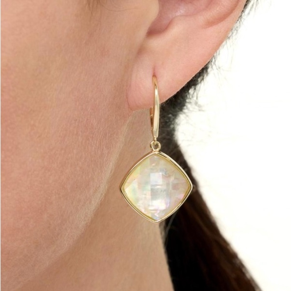 🆕 Golden mother-of-pearl drop earrings 💛